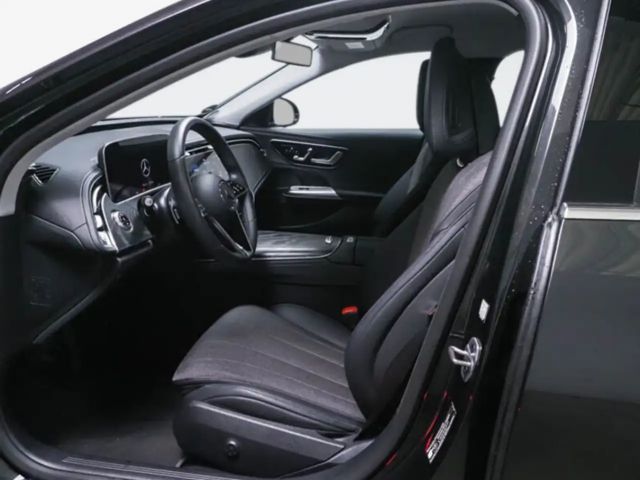 Mercedes-Benz E 200 Sedan