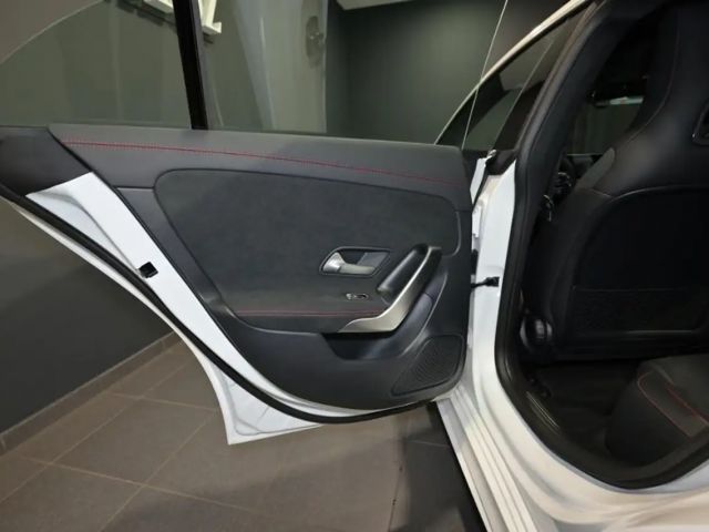 Mercedes-Benz CLA 200 AMG Line Coupé