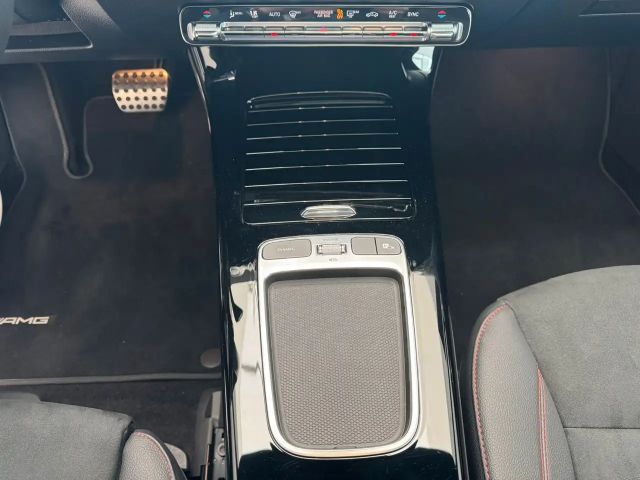 Mercedes-Benz CLA 200 AMG Line