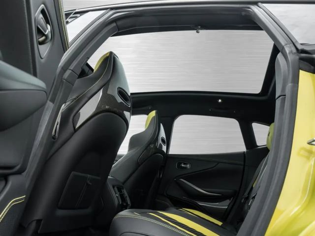 Aston Martin DBX 707