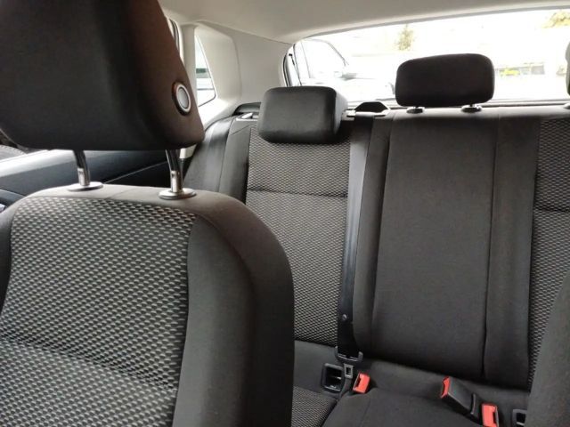 Volkswagen Polo VI 1.0   Ganzjahresreifen+Klima+Lane-Assistent