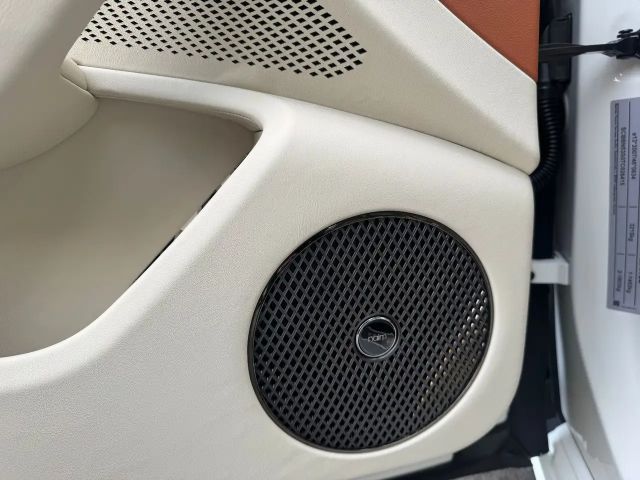 Bentley Flying Spur Hybrid V8