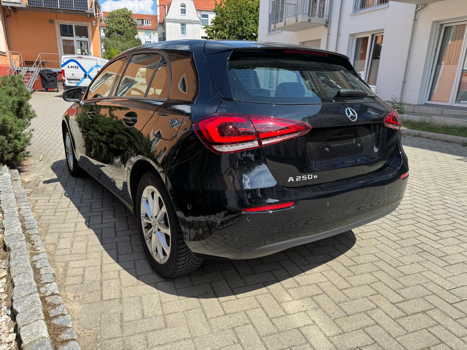 Mercedes-Benz A 250 A 250 e