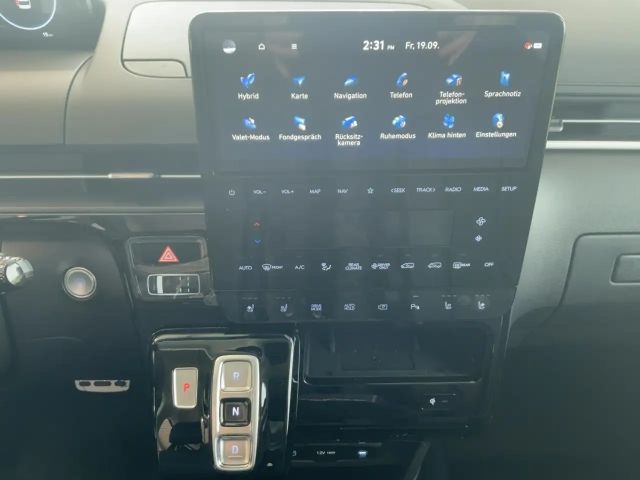 Hyundai Staria Signature