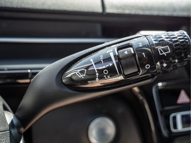 Hyundai Staria Signature