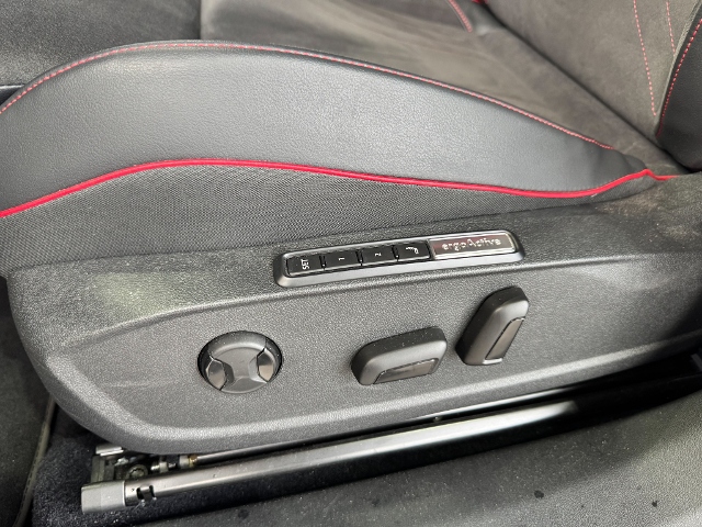 Volkswagen ID.5 AHK/PANO/AR-HUD/DCP/ACC/ERGO/WÄPU/PLUS/21"