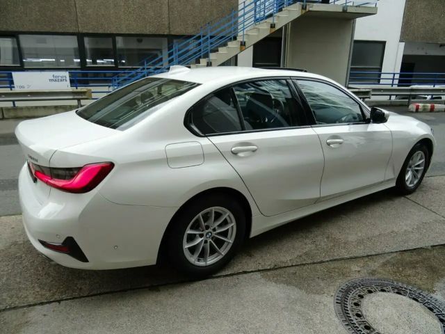 BMW 320 320i Sedan Sport Line