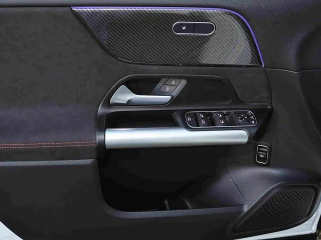 Mercedes-Benz GLA 180 AMG Line