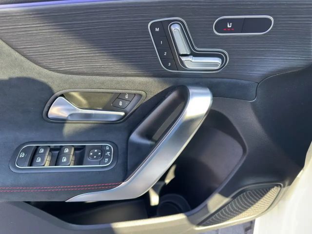 Mercedes-Benz A 200 A 200 d AMG Line