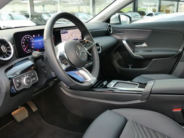 Mercedes-Benz CLA 180 Coupé Progressive