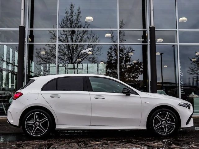 Mercedes-Benz A 250 A 250 e AMG Line