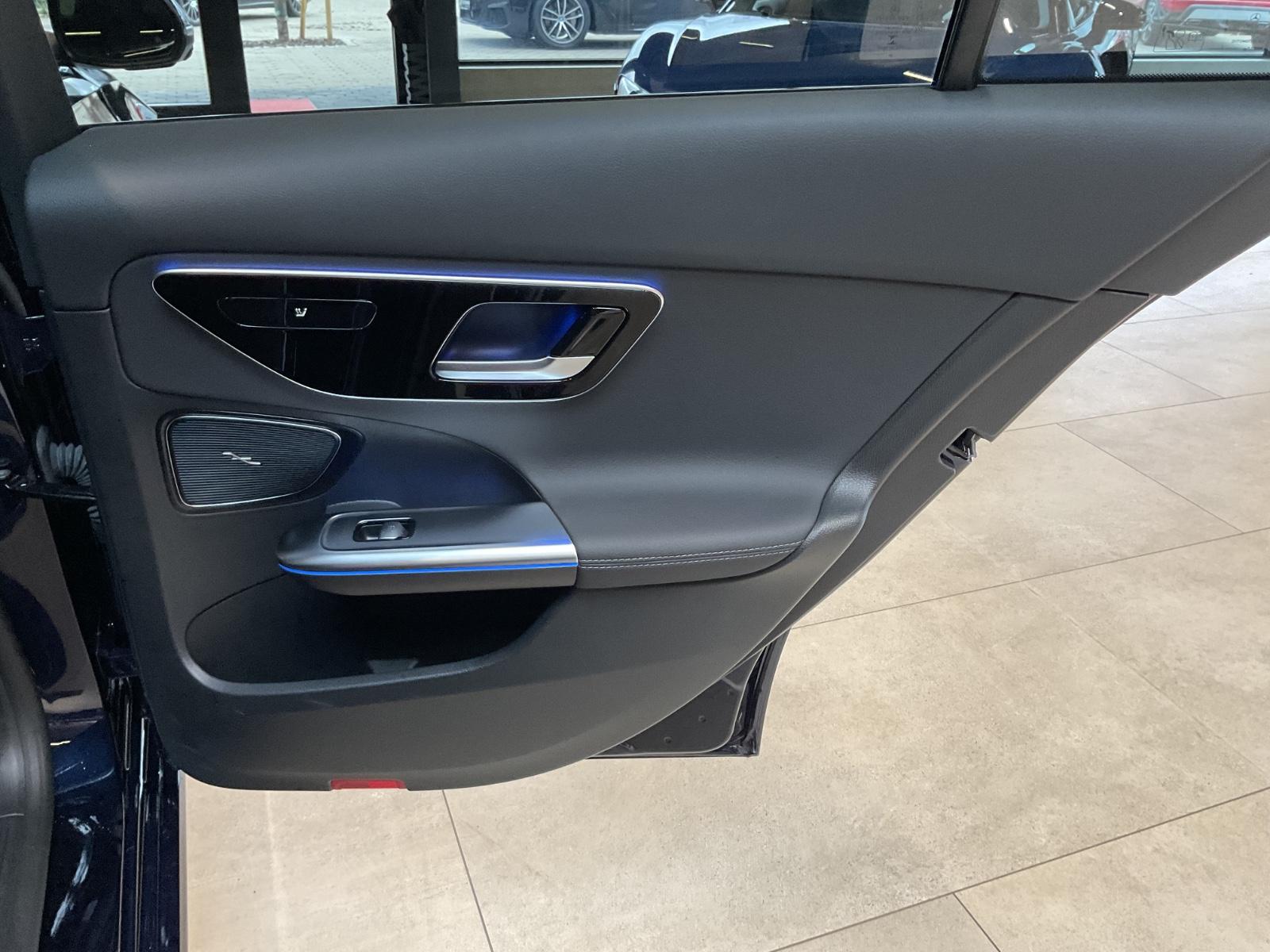 Mercedes-Benz C 200 AVANTGARDE Sedan