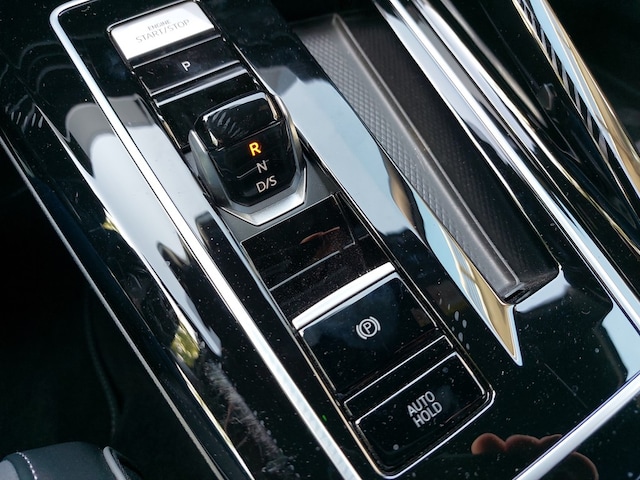 Volkswagen Golf 1.5 eTSI DSG R-Line