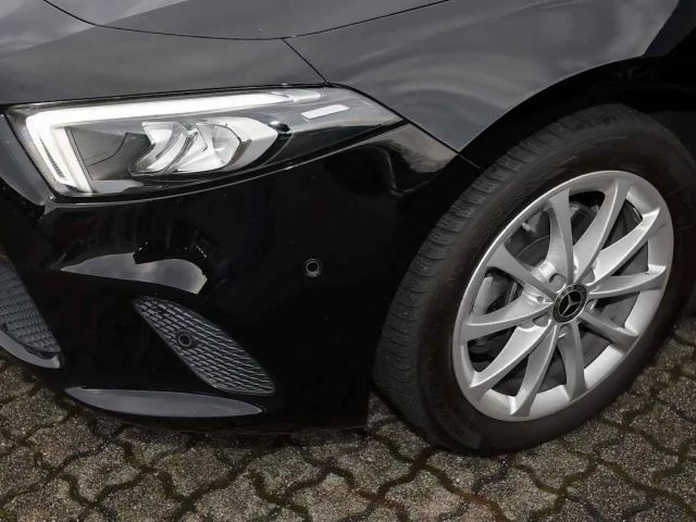 Mercedes-Benz A 200 A 200 d