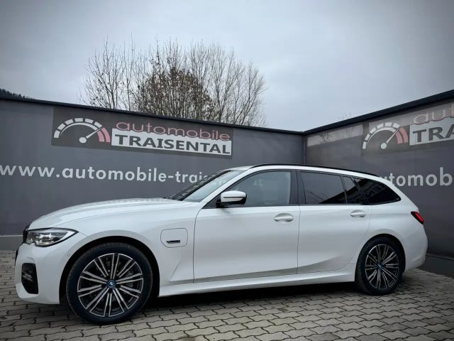 BMW 330 330e M-Sport xDrive