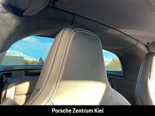 Porsche 992 4 Coupé GTS Targa