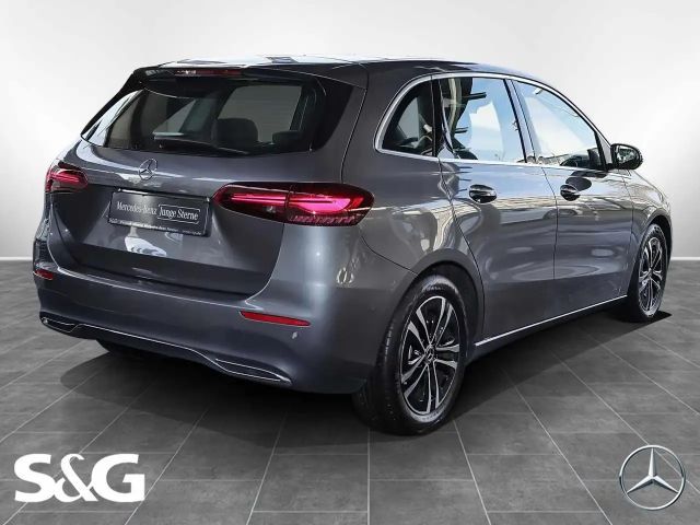 Mercedes-Benz B 180 AHK+PANORAMA+SPURHALTE+MBUX+LED+KAMERA+17"