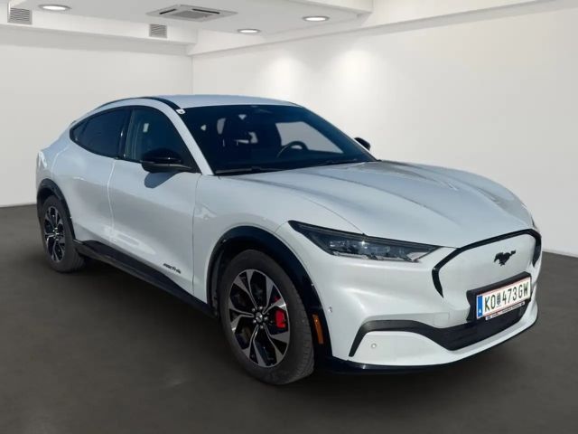 Ford Mustang Mach-E AWD Standard range