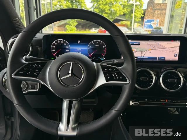 Mercedes-Benz CLA 180 Coupé Progressive