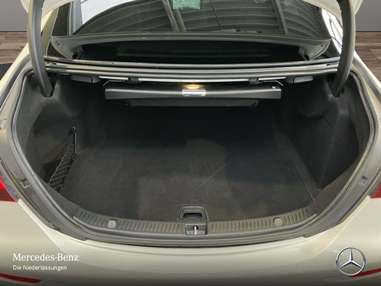Mercedes-Benz E 220 4MATIC E 220 d Sedan