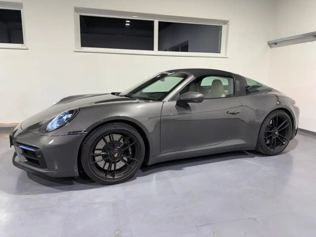 Porsche 911 4 Cabrio GTS Targa