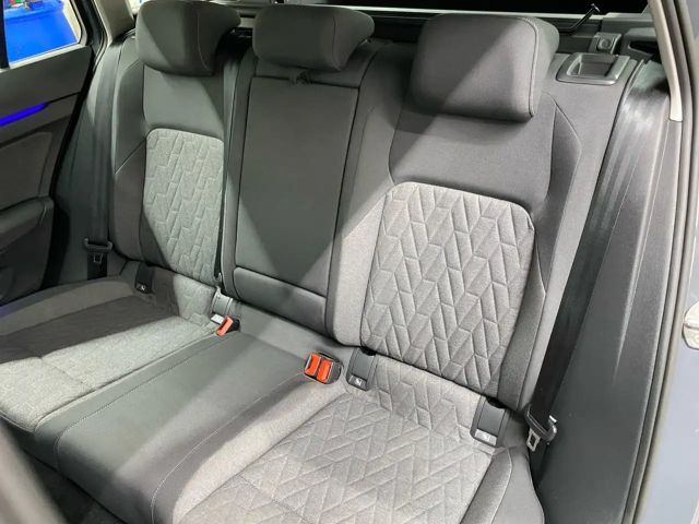 Volkswagen Golf 1.5 eTSI DSG Variant