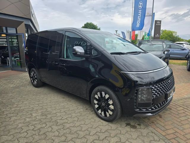 Hyundai Staria Signature