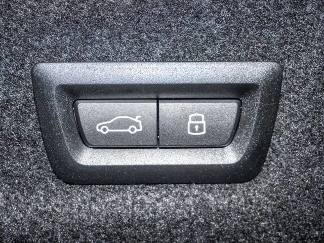 BMW 320 320i M-Sport Sedan