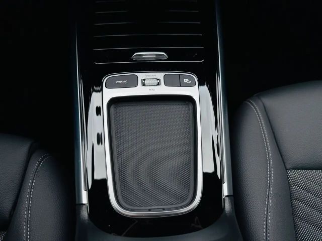 Mercedes-Benz GLA 200 Progressive Sedan