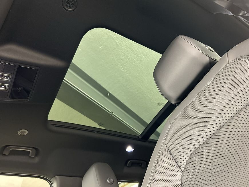 Land Rover Defender 110 Dynamic SE