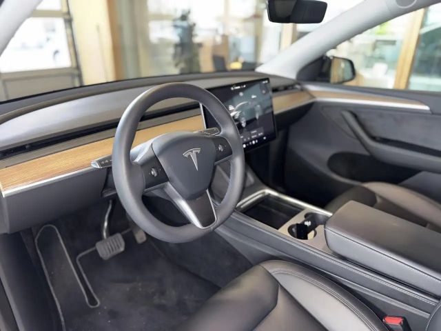 Tesla Model Y AWD Dual Motor Performance