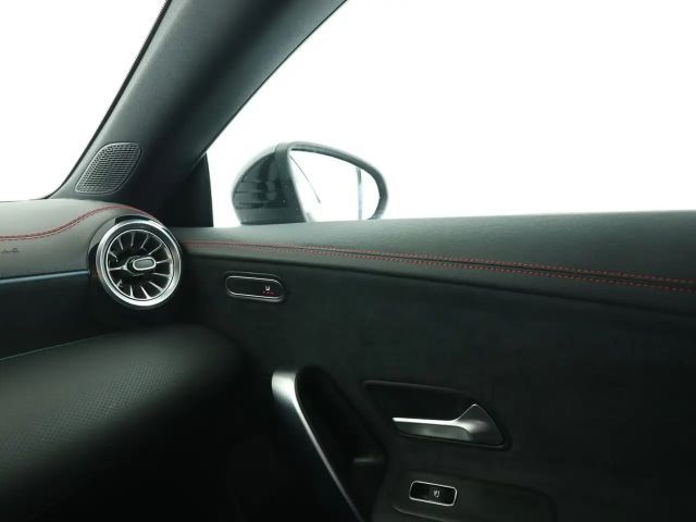 Mercedes-Benz CLA 200 AMG Line Coupé