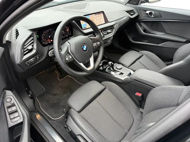 BMW 118 118i Sedan Sport Line