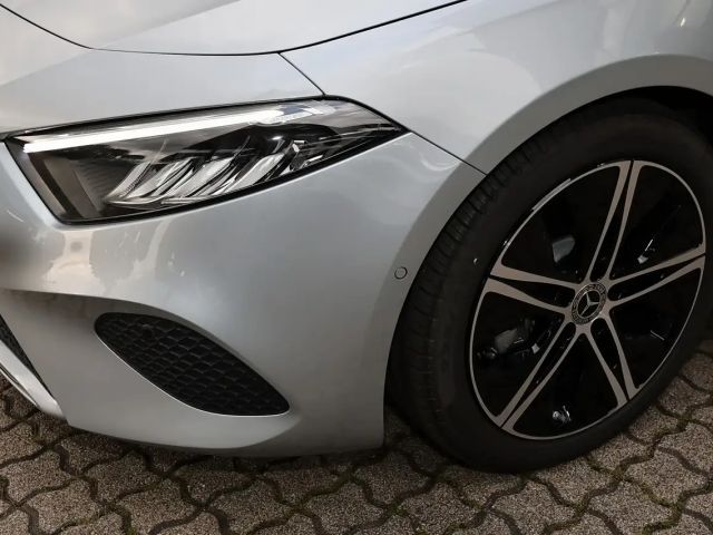 Mercedes-Benz A 200 TOTWINKEL+PANORAMA+KAMERA+NIGHT PAKET+18"