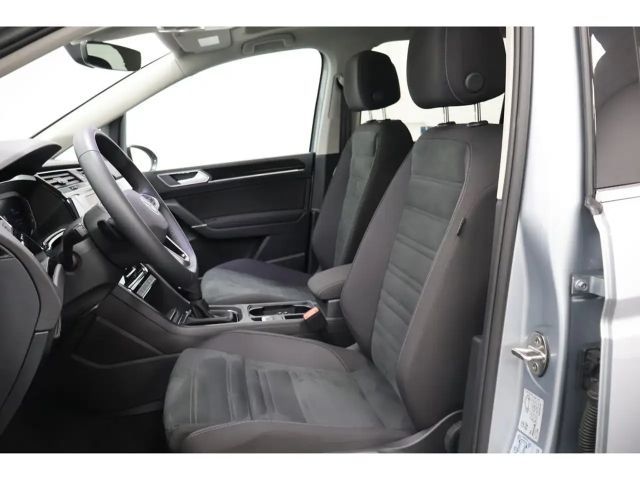 Volkswagen Touran 1.5 TSI DSG R-Line