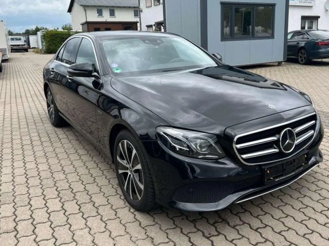 Mercedes-Benz E 300 E 300 e Sedan