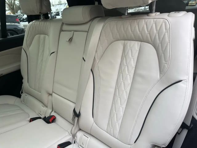 BMW X7 i/HUD/Panorama/Navigation/HarmanKardon