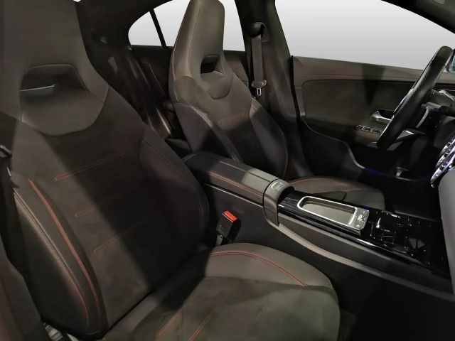 Mercedes-Benz CLA 200 AMG Line Coupé Premium