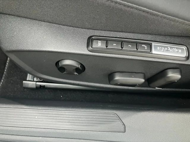 Volkswagen Golf Business DSG Variant