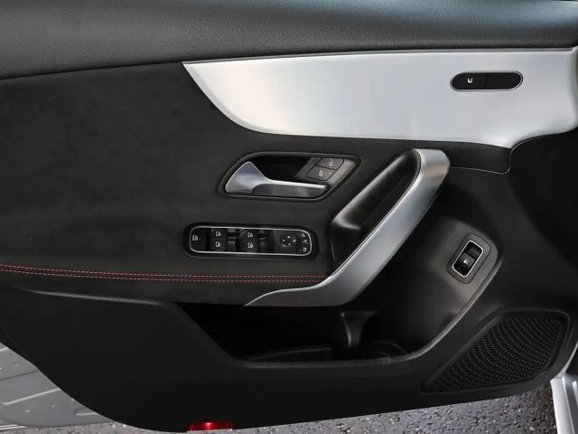 Mercedes-Benz A 250 A 250 e AMG Line