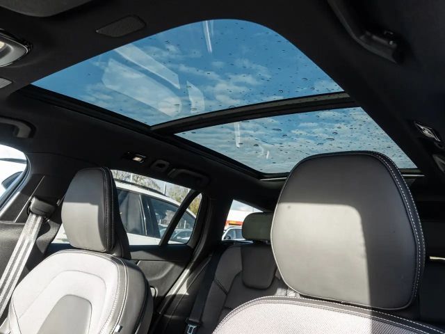 Volvo V60 Cross Country AWD Plus