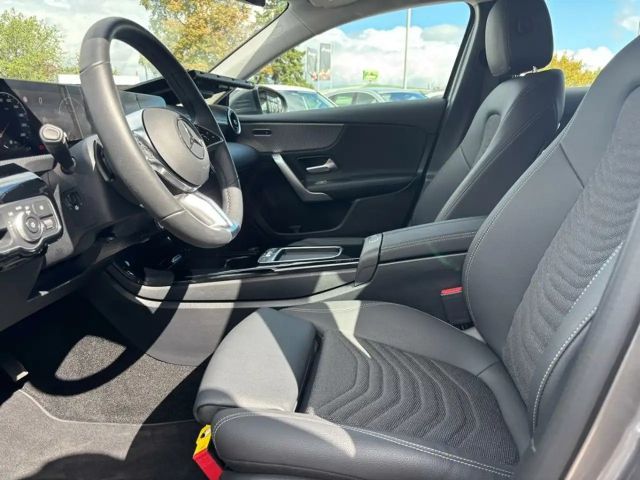 Mercedes-Benz A 180 A 180 PROGR+MBUX+KAM+LED+SHZ+ASSIST+DAB+CARPLAY+