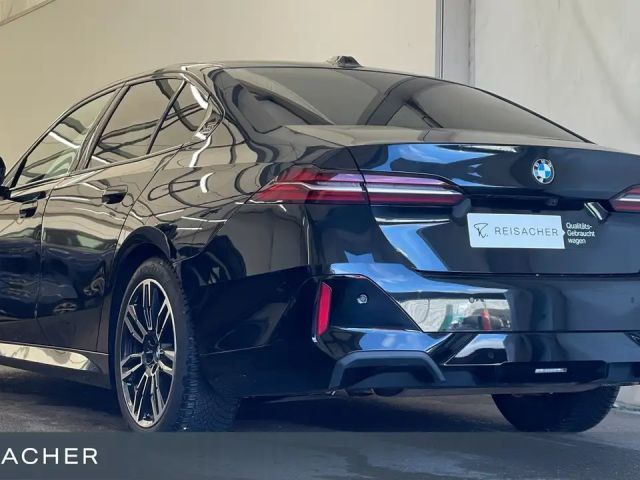 BMW 520 520i M-Sport Sedan