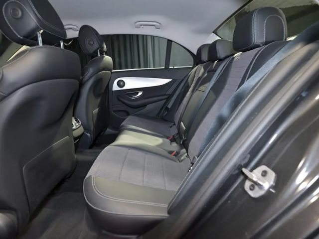 Mercedes-Benz E 220 AVANTGARDE E 220 d Sedan