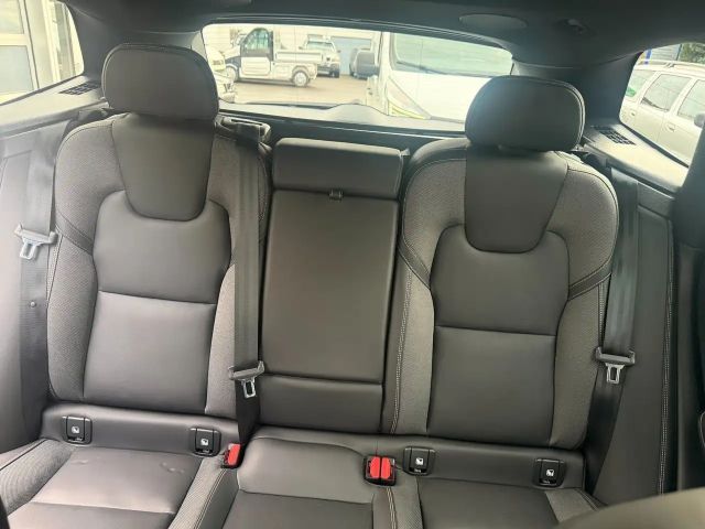 Volvo XC60 AWD Dark Plus