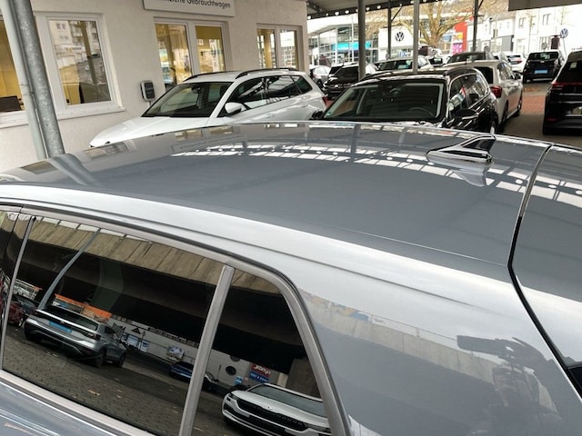 Volkswagen Golf DSG R-Line