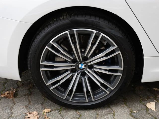 BMW 330 330e M-Sport Sedan xDrive