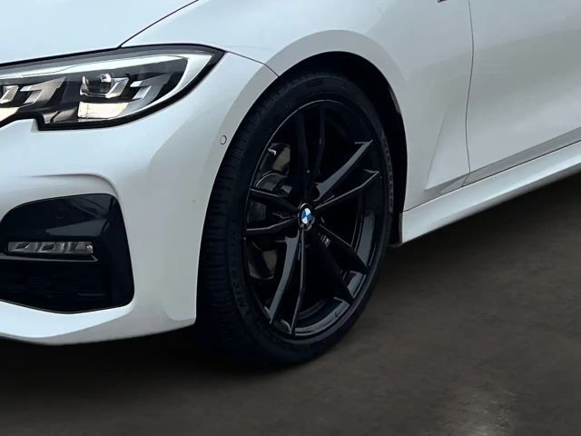 BMW 320 320i M-Sport Sedan