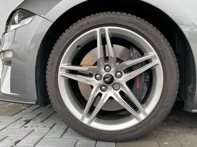 Ford Mustang Fastback GT 5.0 V8