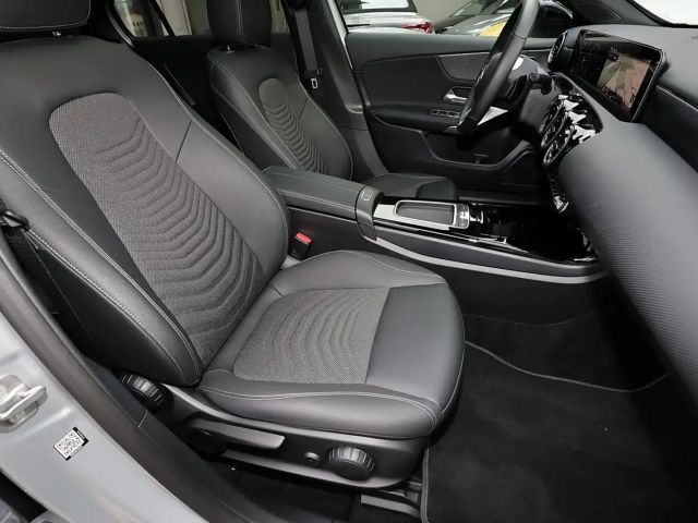 Mercedes-Benz A 200 TOTWINKEL+PANORAMA+KAMERA+NIGHT PAKET+18"